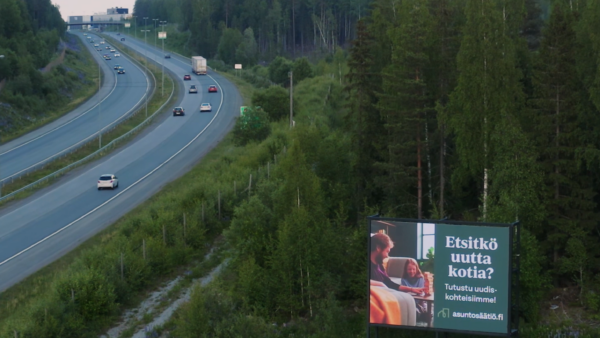 Digitaalinen ulkomainostaulu Pirkkala Kolmostie Huovi