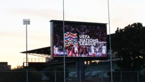 Digitaalinen ulkomainostaulu Turku Veritas-stadion